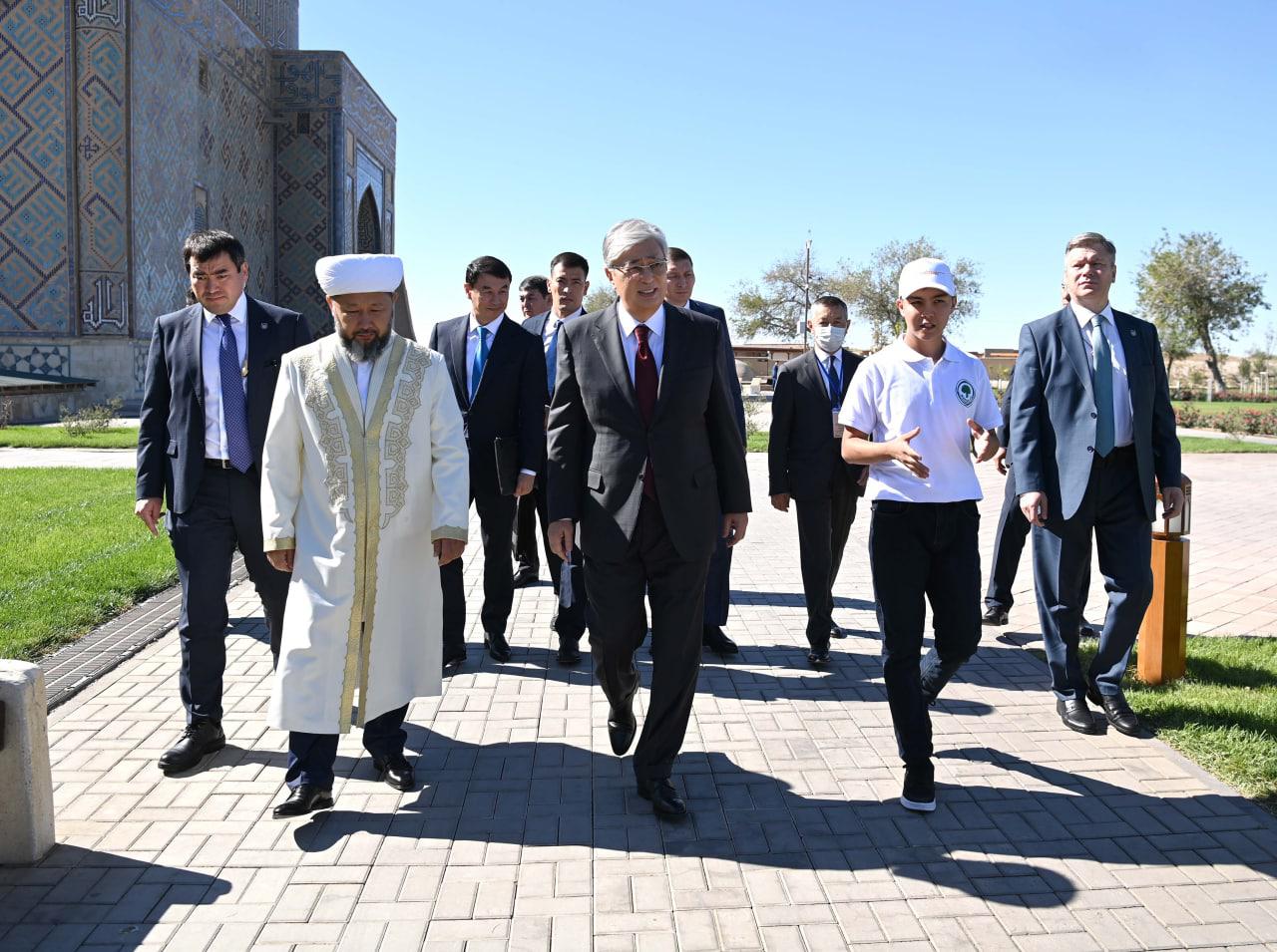 Президент Ахмет Ясауи кесенесін зиярат етті