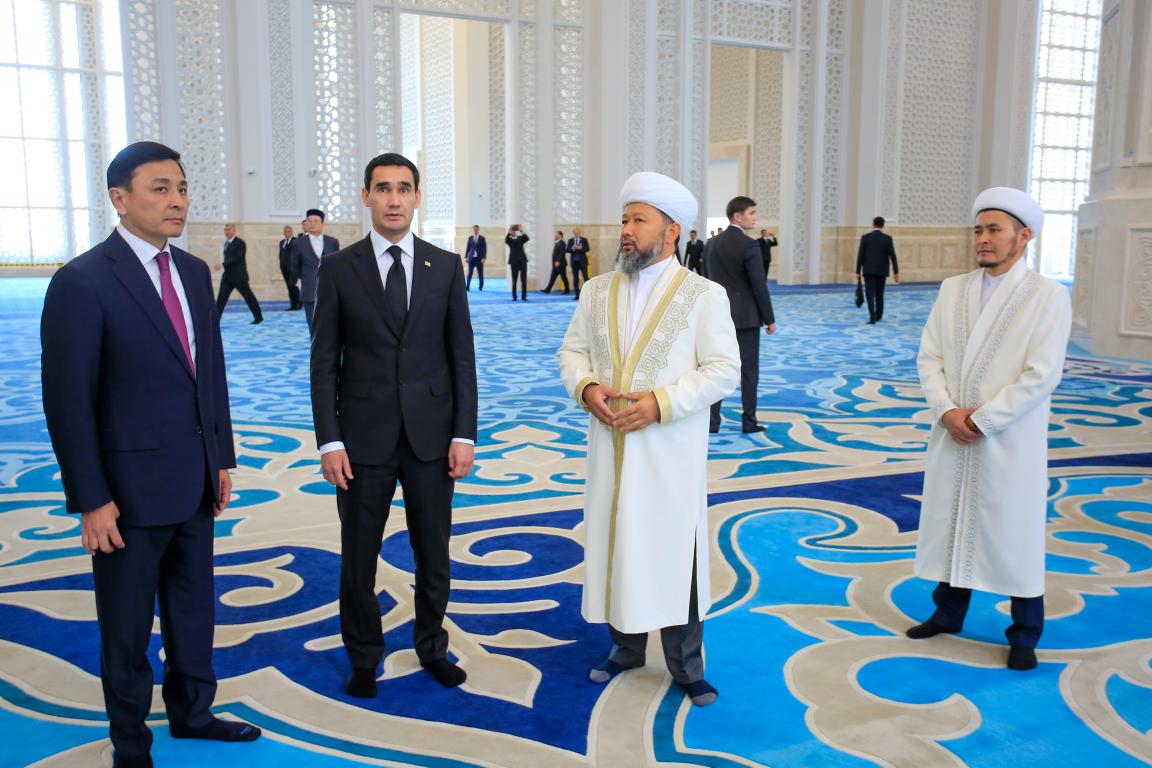 Түрікменстан президенті бас мешітте болды