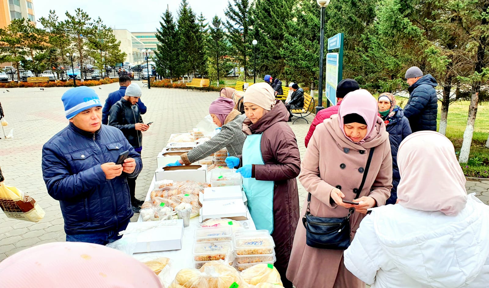 «Сәдуақас қажы Ғылмани» мешітінде қайырымдылық жәрмеңкесі өтті