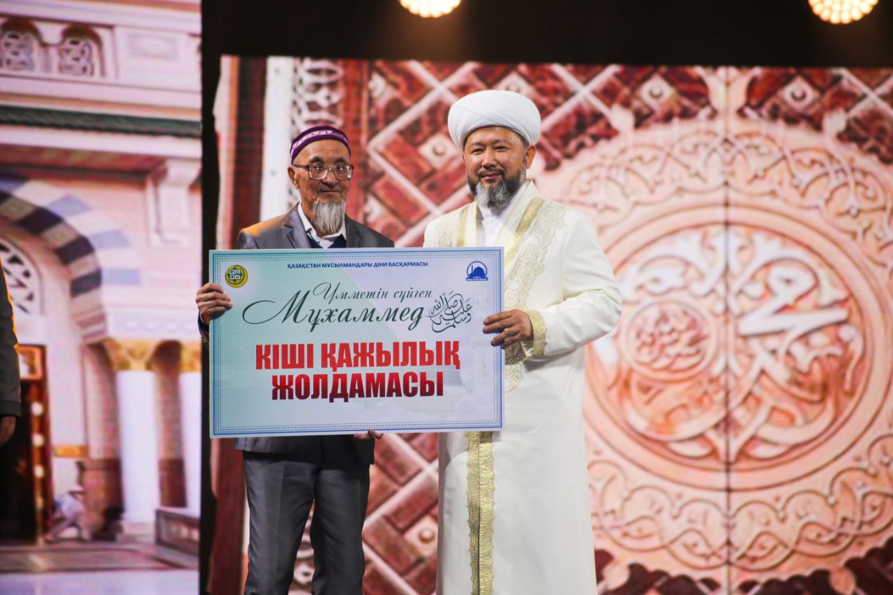 «Мешіт құсы» атанған ақсақалға кіші қажылыққа жолдама берілді