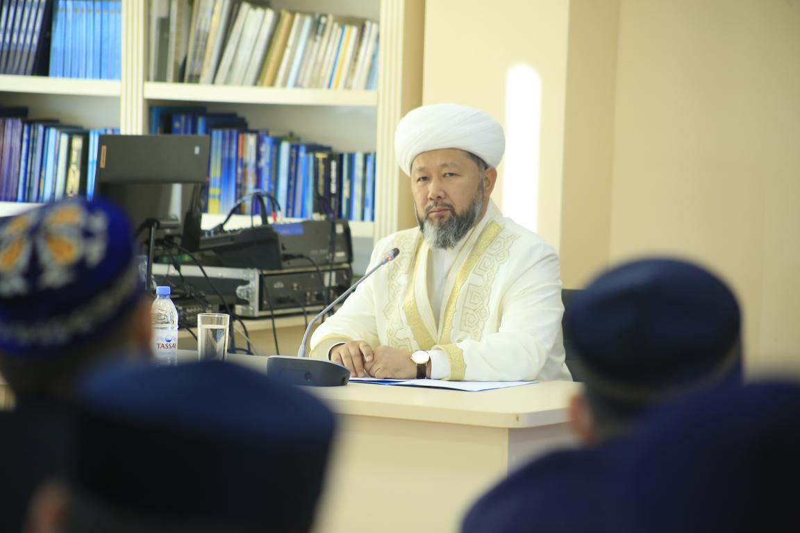 Бас мүфти пәтуа мамандарына дәріс оқыды