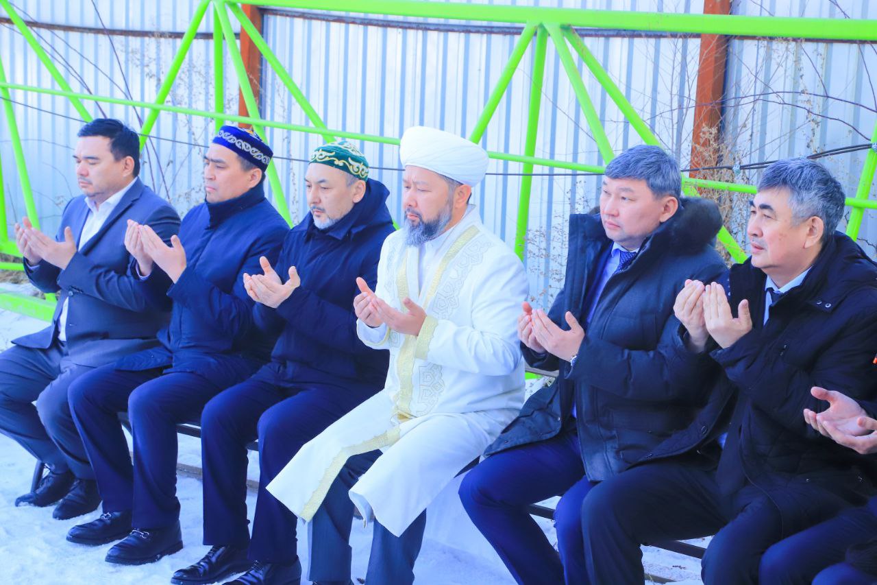 Бас мүфти университет ауласында құрбан шалды