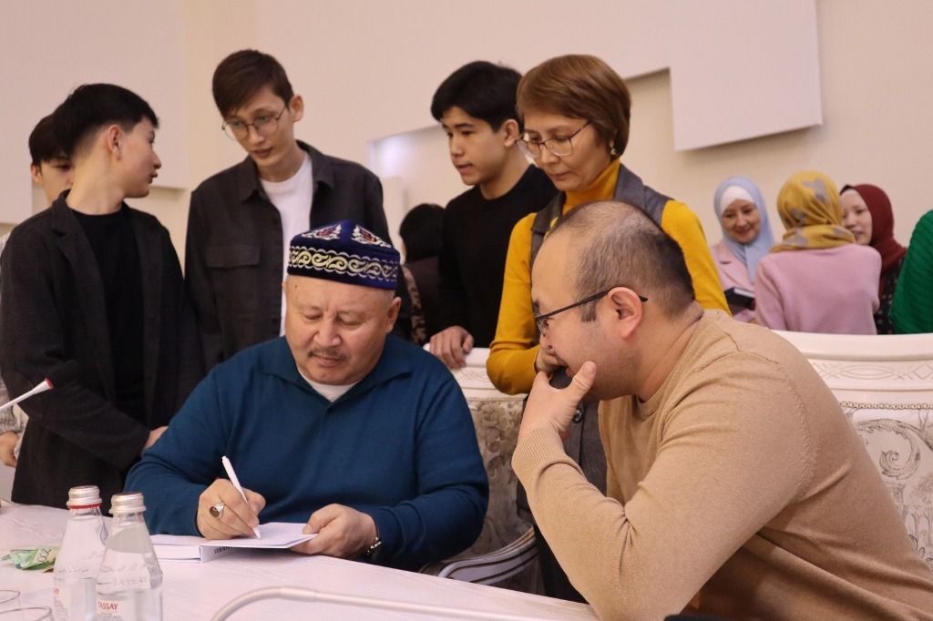 Жазушының жаңа кітабы жарық көрді