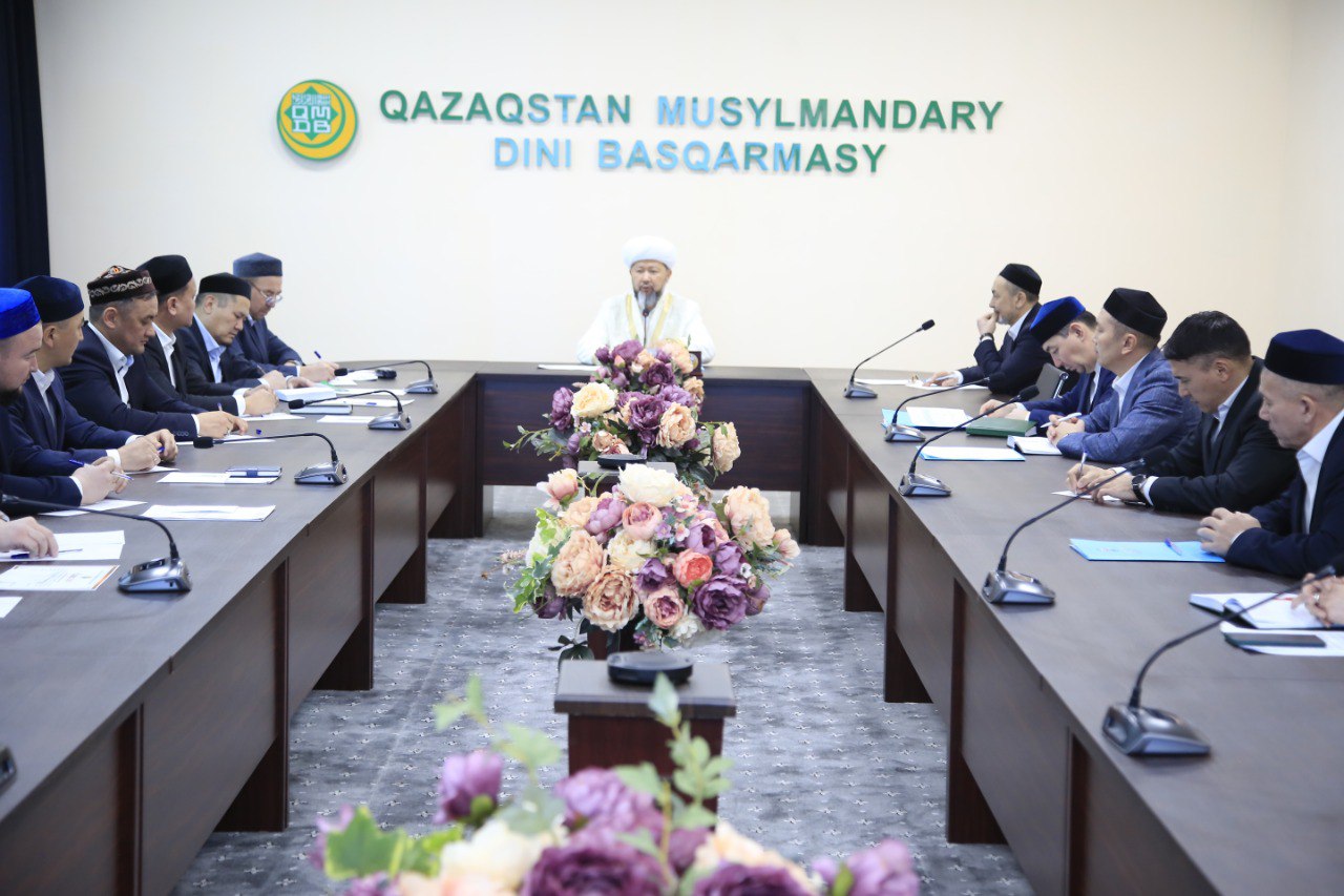 Медресе ұстаздарына жалақы, студенттерге шәкіртақы берілуде