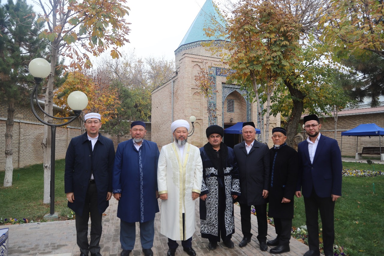 Бас мүфти Төле би кесенесін зиярат етті