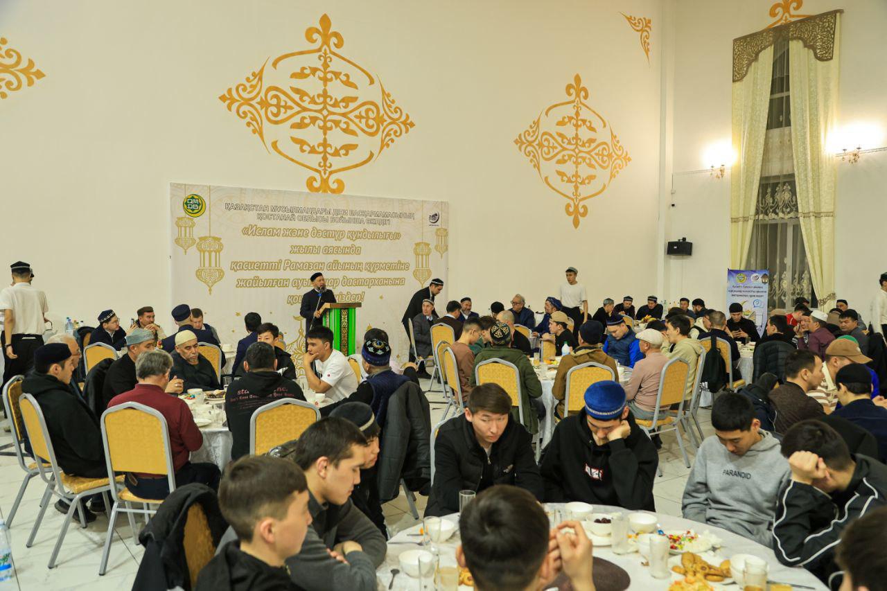 Діни басқарма еріктілерге ауызашар дастарханын жайды