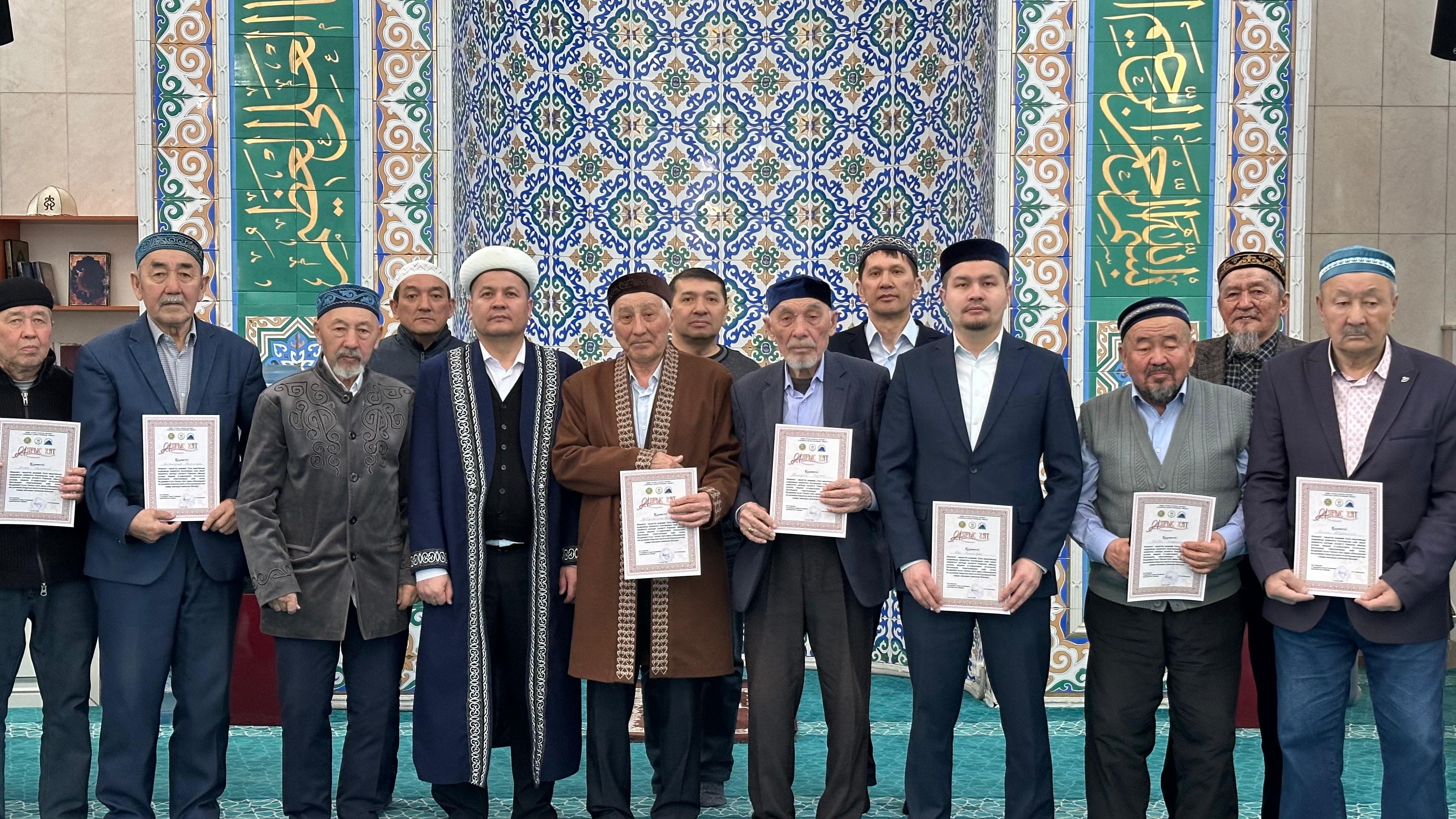 Мешіт ақсақалдары Құранды жүзінен оқып, хатым дұғасын жасады (фото)