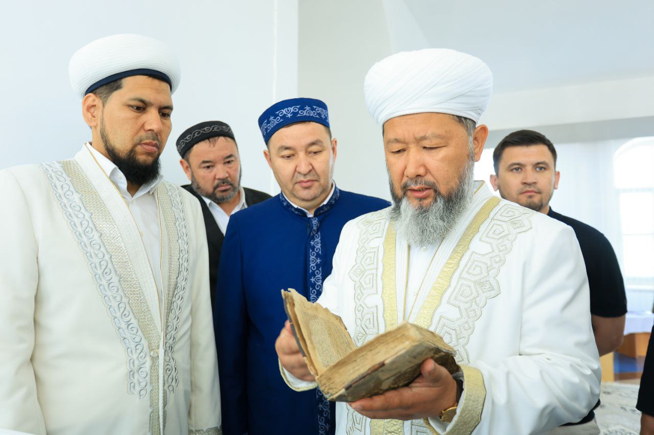 Бас мүфти Хан ордасы музейін аралады