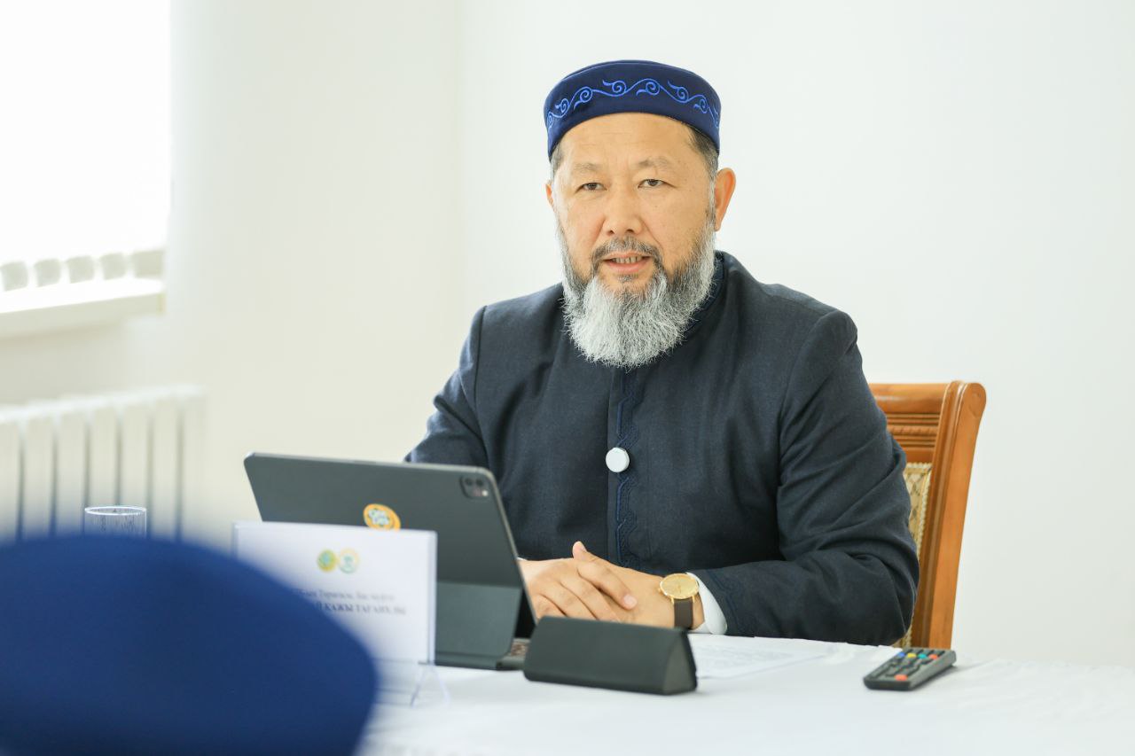 Бас мүфти институт шәкірттеріне дәріс оқыды
