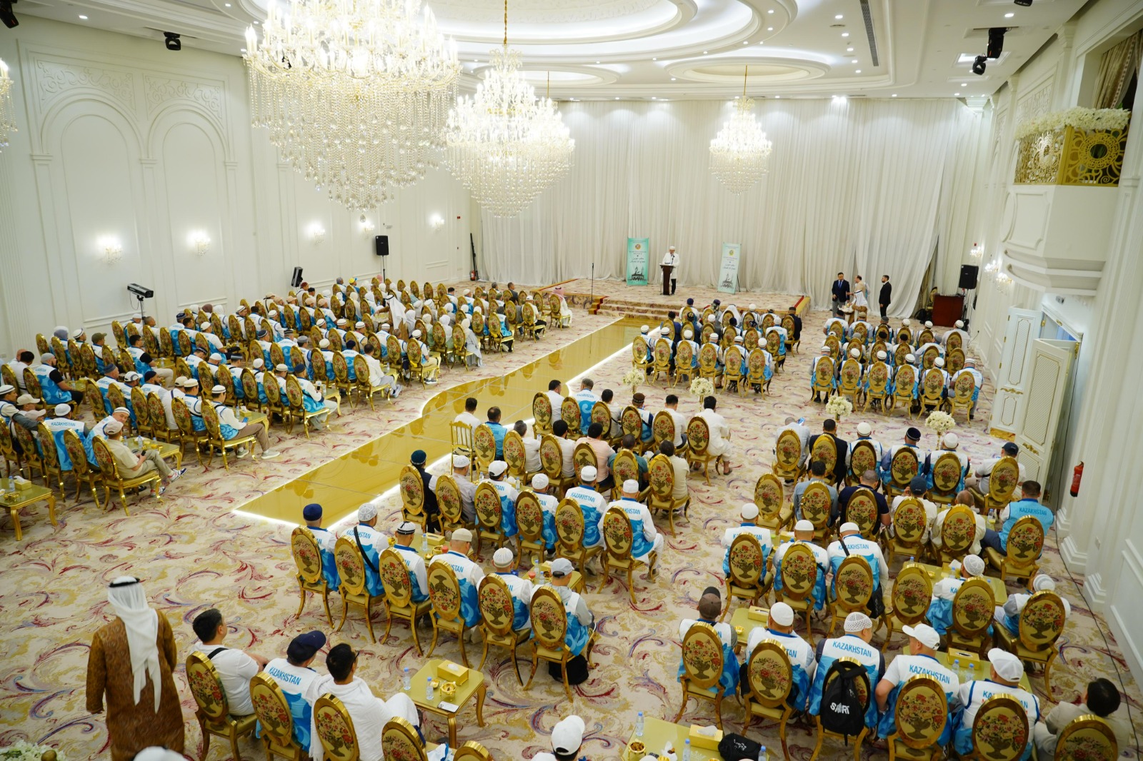 Мүфтият атынан қазақстандық қажыларға дастарқан жайылды (фото)
