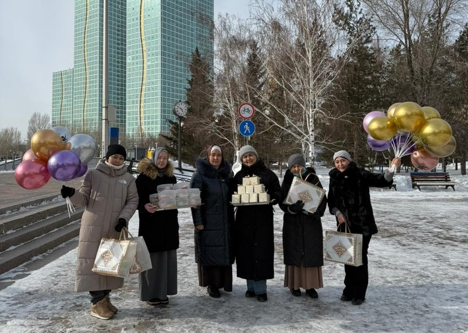 «Сәдуақас қажы Ғылмани» мешіті қала тұрғындарына тәтті ұсынды (фото)